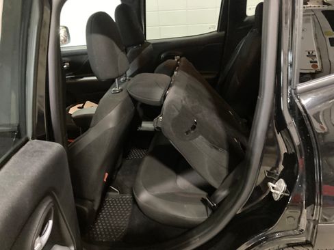 Used 2019 Jeep Renegade Trailhawk w/ Cold Weather Group II AWD/4WD image 16