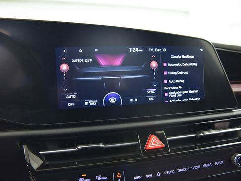 Used 2024 Kia Niro EX image 24