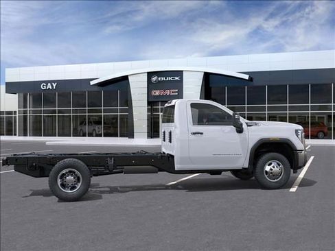 New 2026 GMC Sierra 3500 Pro image 5