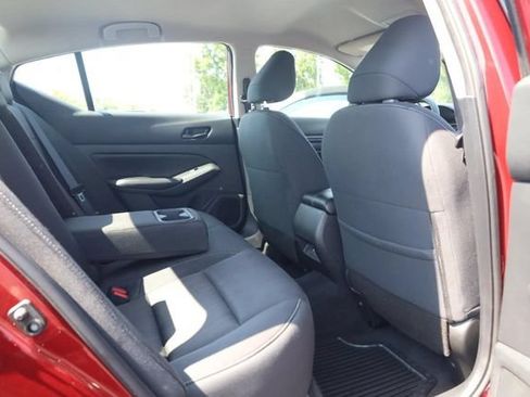 Used 2024 Nissan Altima 2.5 SV FWD image 21