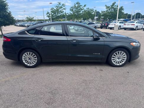 Used 2015 Ford Fusion SE FWD image 4