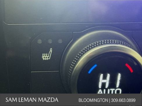 Used 2024 Toyota Highlander XLE FWD image 19
