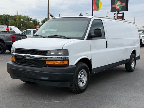 Used 2019 Chevrolet Express 2500 Extended w/ Driver Convenience Package RWD image 4