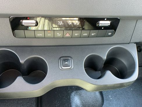 Used 2022 Mercedes-Benz Sprinter 2500 image 17