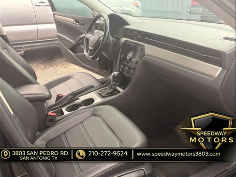 Used 2020 Volkswagen Passat 2.0T SE FWD image 14
