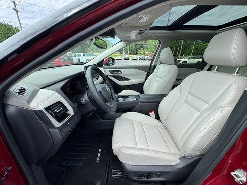 Used 2025 Nissan Rogue SL w/ Tech Package FWD image 26