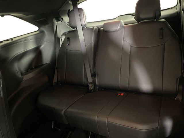 Used 2025 Toyota Sienna Limited AWD/4WD image 22