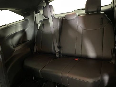 Used 2025 Toyota Sienna Limited AWD/4WD image 22