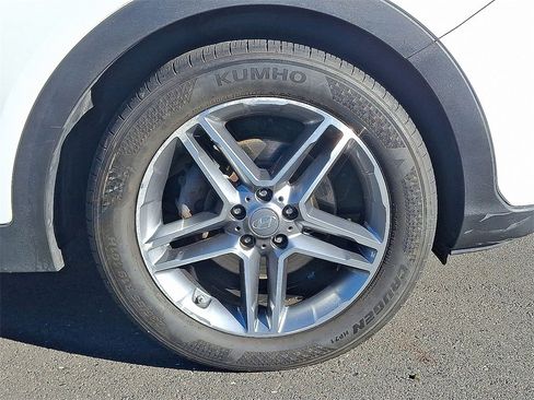 Used 2017 Hyundai Santa Fe SE image 8