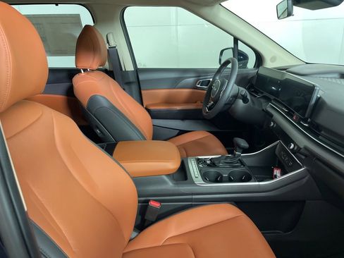New 2026 Kia Carnival EX image 13