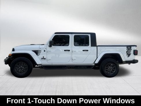 Certified 2024 Jeep Gladiator Sport image 11