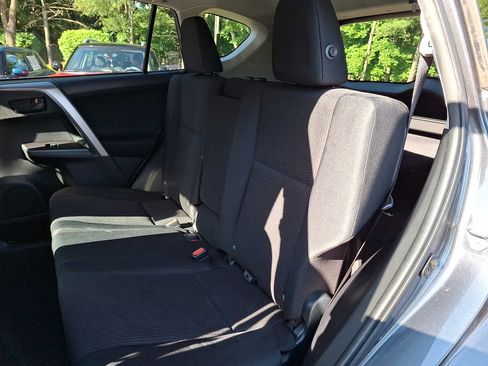 Used 2016 Toyota RAV4 LE AWD/4WD image 8