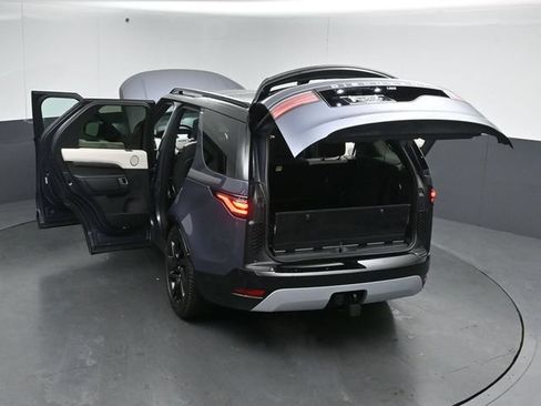 Used 2024 Land Rover Discovery Metropolitan Edition AWD/4WD image 55