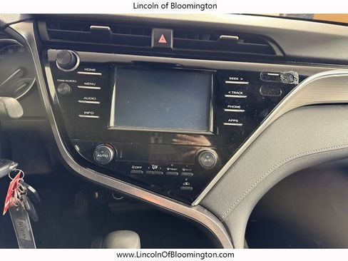 Used 2018 Toyota Camry SE image 16