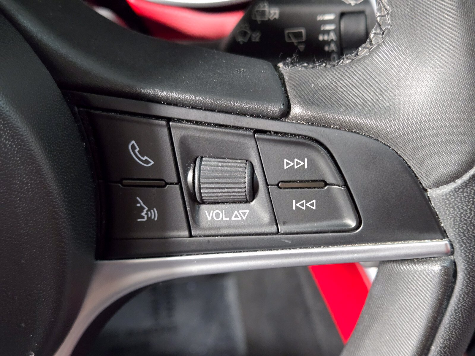 Used 2018 Alfa Romeo Stelvio Ti Sport AWD/4WD image 25