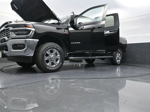 New 2025 RAM 2500 Big Horn AWD/4WD image 32