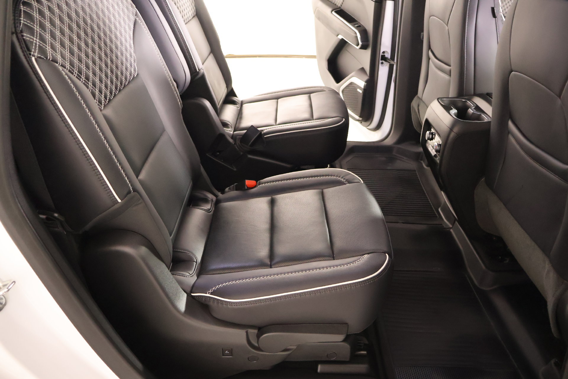 Used 2025 GMC Acadia Denali FWD image 15