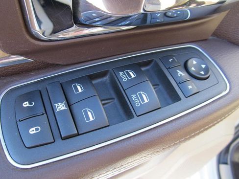 Used 2017 RAM 2500 Laramie w/ Convenience Group image 31