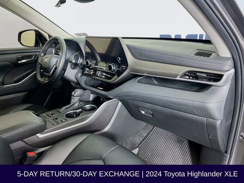 Used 2024 Toyota Highlander XLE image 33