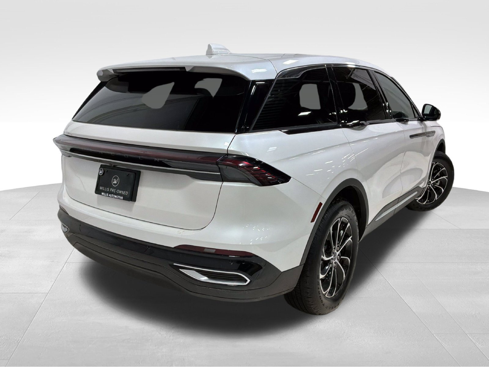Used 2025 Lincoln Nautilus Premier AWD/4WD image 5