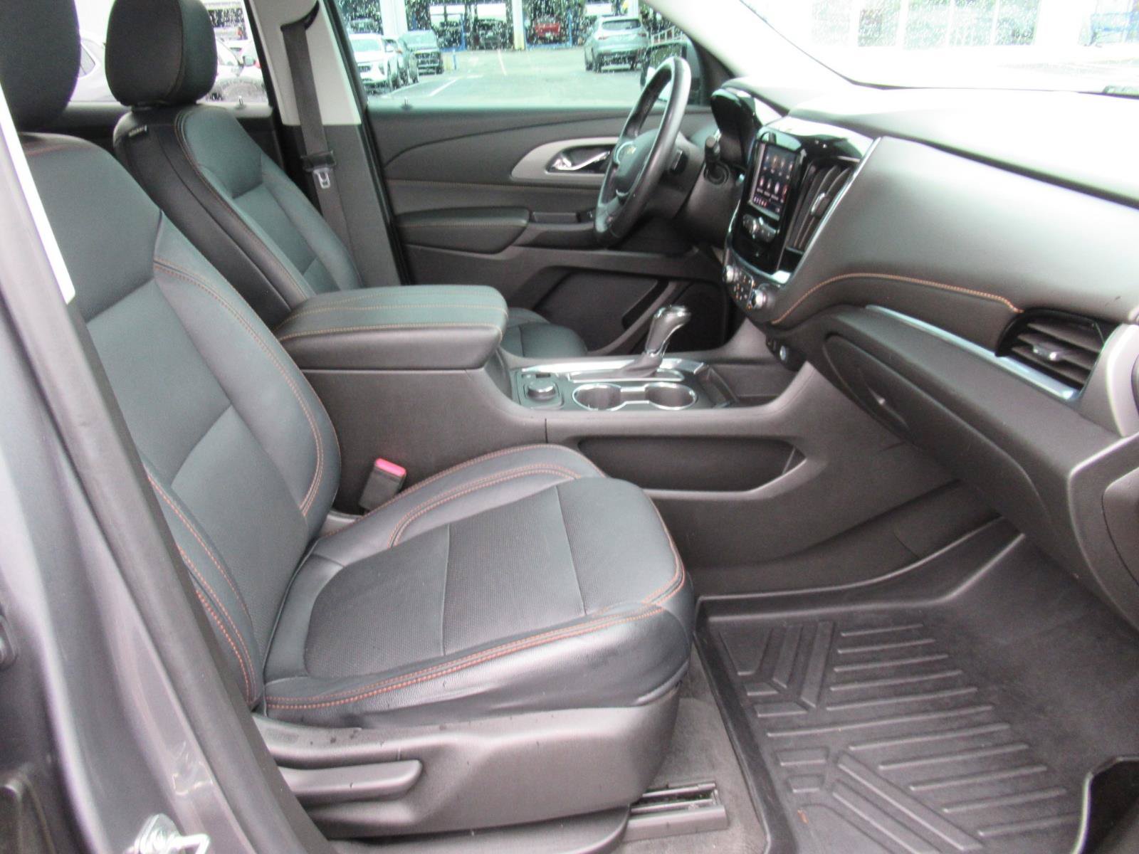 Used 2020 Chevrolet Traverse LT FWD image 12