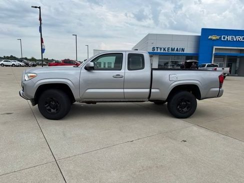 Used 2018 Toyota Tacoma SR w/ SR Convenience Package AWD/4WD image 2