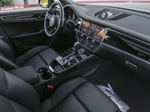 New 2026 Porsche Macan image 39