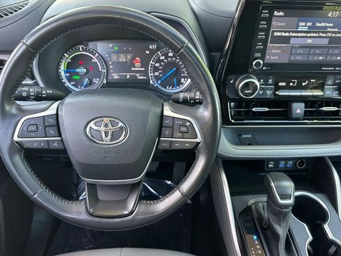 Used 2022 Toyota Highlander XLE FWD image 28