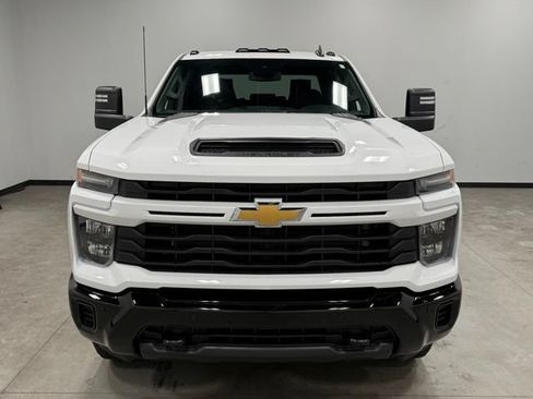 Used 2025 Chevrolet Silverado 2500 Custom w/ Custom Value Package AWD/4WD image 4