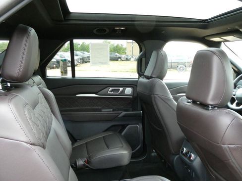 New 2026 Ford Explorer Platinum w/ LUX Leather Package AWD/4WD image 11