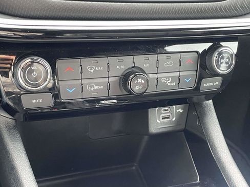 Used 2023 Jeep Compass Trailhawk AWD/4WD image 17