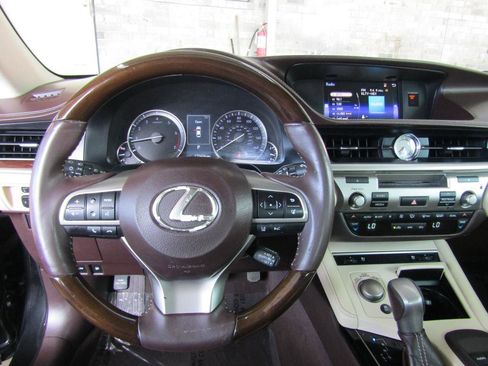 Used 2016 Lexus ES 350 w/ Premium Package w/Wood Trim FWD image 16