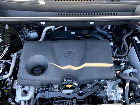 Used 2024 Toyota RAV4 XLE FWD image 30