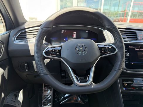 Certified 2022 Volkswagen Tiguan SE R-Line AWD/4WD image 17