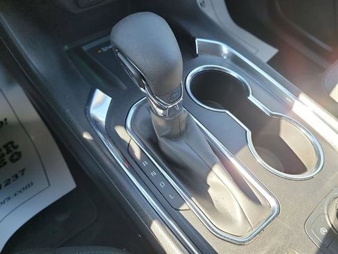 Used 2023 Chevrolet Traverse LT image 19