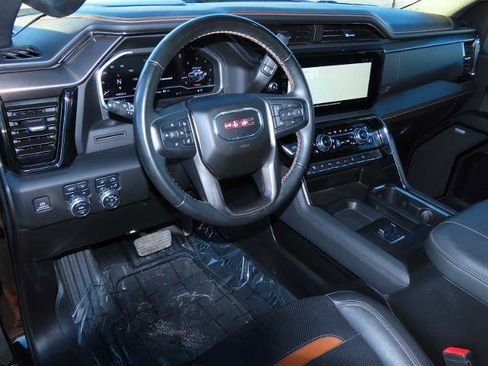 Used 2024 GMC Sierra 2500 AT4 image 2