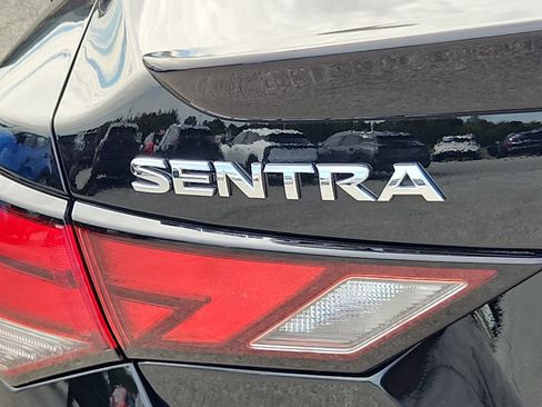 Used 2025 Nissan Sentra SR w/ SR Premium Package FWD image 21