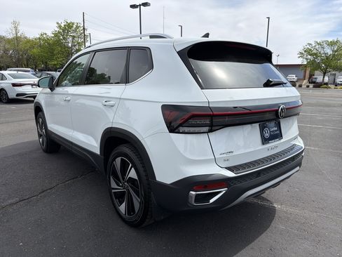 Used 2025 Volkswagen Taos SE AWD/4WD image 14