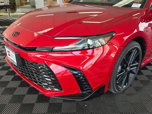 Used 2026 Toyota Camry Hybrid image 10