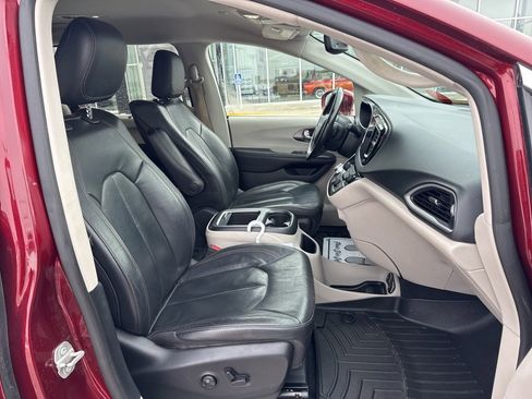 Used 2020 Chrysler Pacifica Touring-L Plus image 29