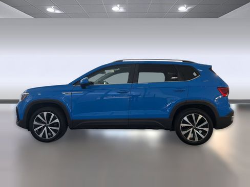 Used 2023 Volkswagen Taos SE FWD image 2