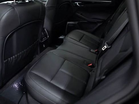 Certified 2025 Porsche Macan Turbo image 27