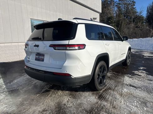Used 2023 Jeep Grand Cherokee L Laredo image 3