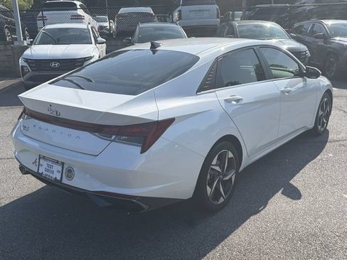 Used 2022 Hyundai Elantra SEL w/ Convenience + Premium Package FWD image 8