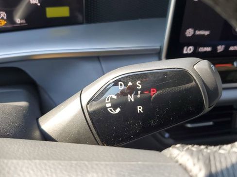 New 2026 Volkswagen Tiguan SE R-Line image 28