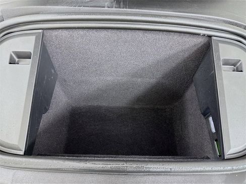 Used 2022 Porsche Taycan image 32