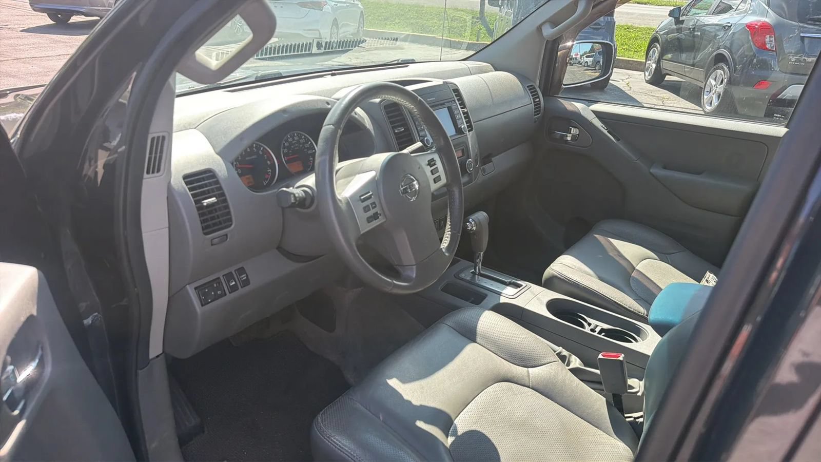Used 2015 Nissan Frontier SL w/ Moonroof Package AWD/4WD image 11