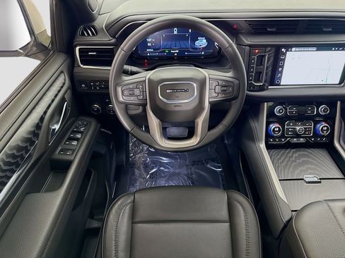 Used 2024 GMC Yukon XL Denali image 24