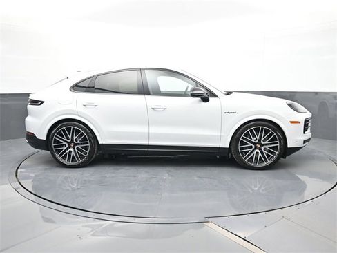 New 2026 Porsche Cayenne E-Hybrid Coupe image 25