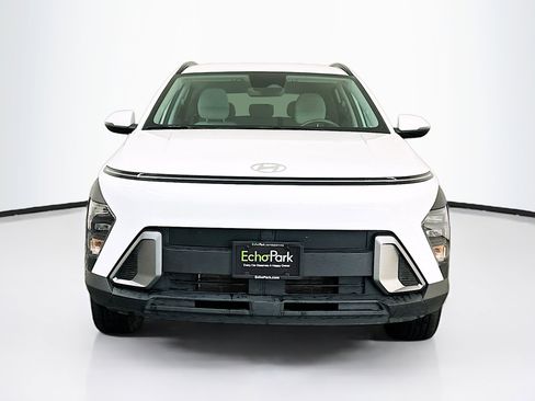 Used 2025 Hyundai Kona SEL image 2